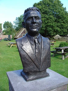 450px-Anne_de_Vries_Rolde 450px-Anne_de_Vries_Rolde