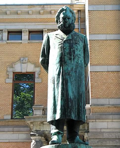 Ibsen_sculpture_Nationaltheatret